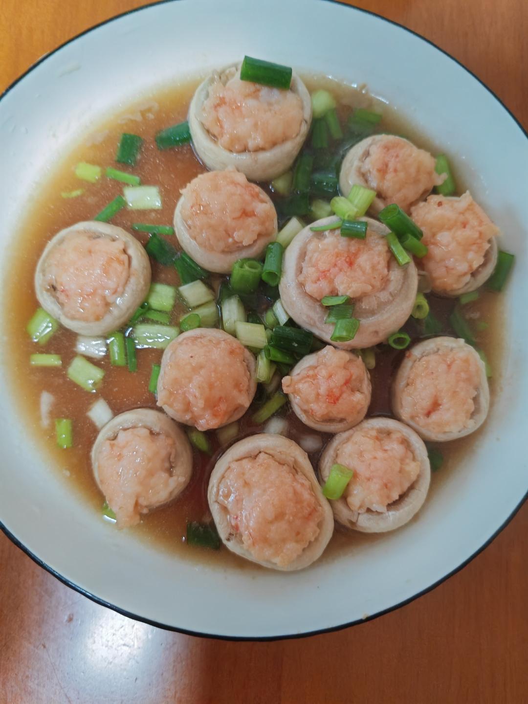 一口爆汁的虾滑酿口蘑