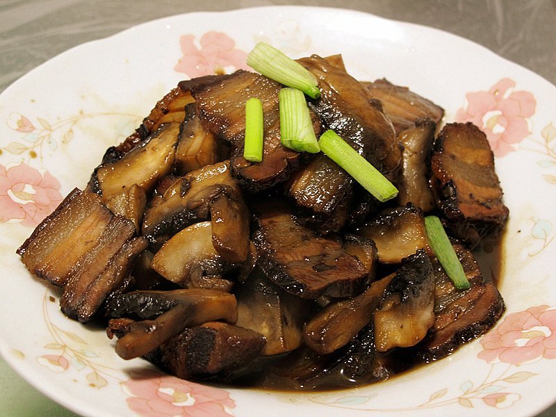蘑菇炒酱肉的做法