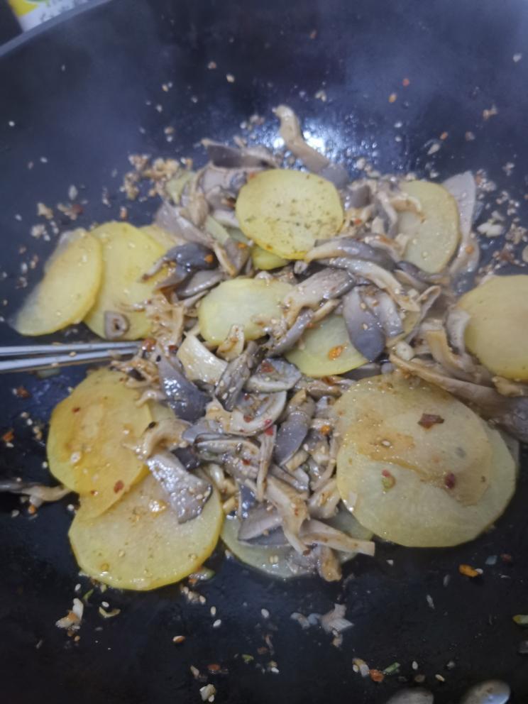 麻辣土豆片（有点麻辣拌的味道）