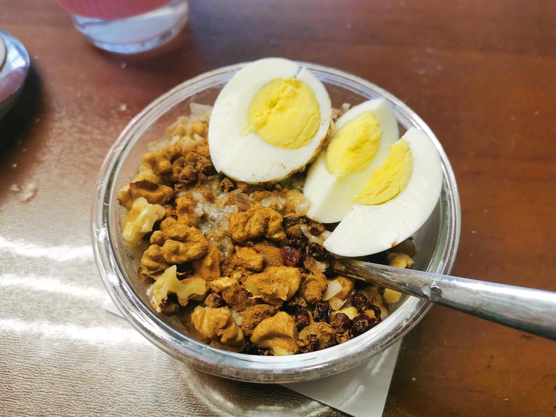 葡萄干肉桂早餐燕麦粥丨健康·三餐