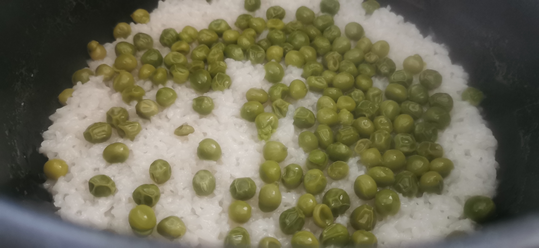 主食加营养 豌豆米饭的做法 步骤1