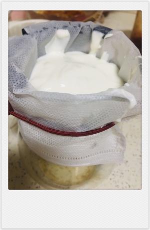 海盐芝士碎希腊酸奶配合吐司的做法 步骤3