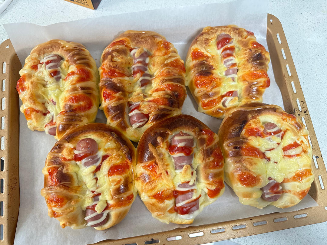 一个面团撑起一家店的台式面包—香肠面包