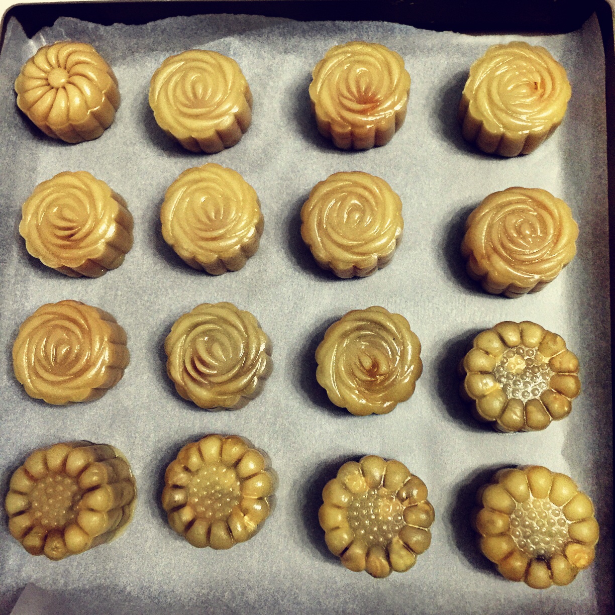 广式月饼—蛋黄莲蓉月饼