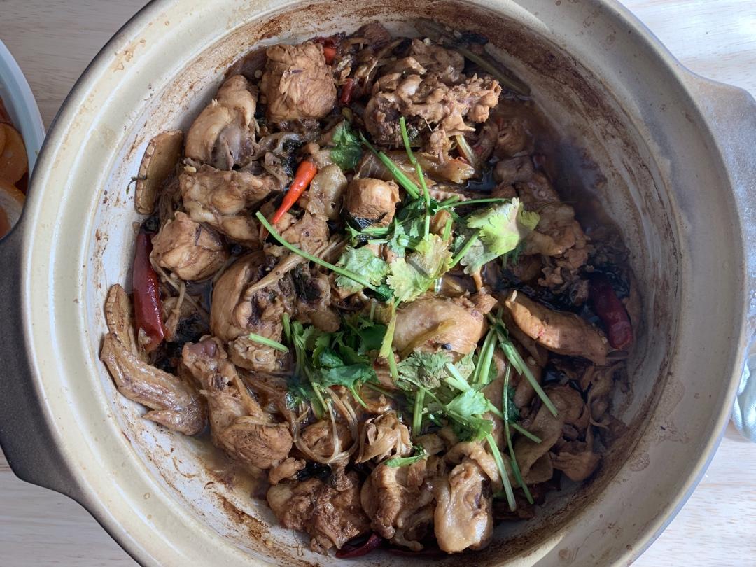 一鸡两吃的广东鸡煲