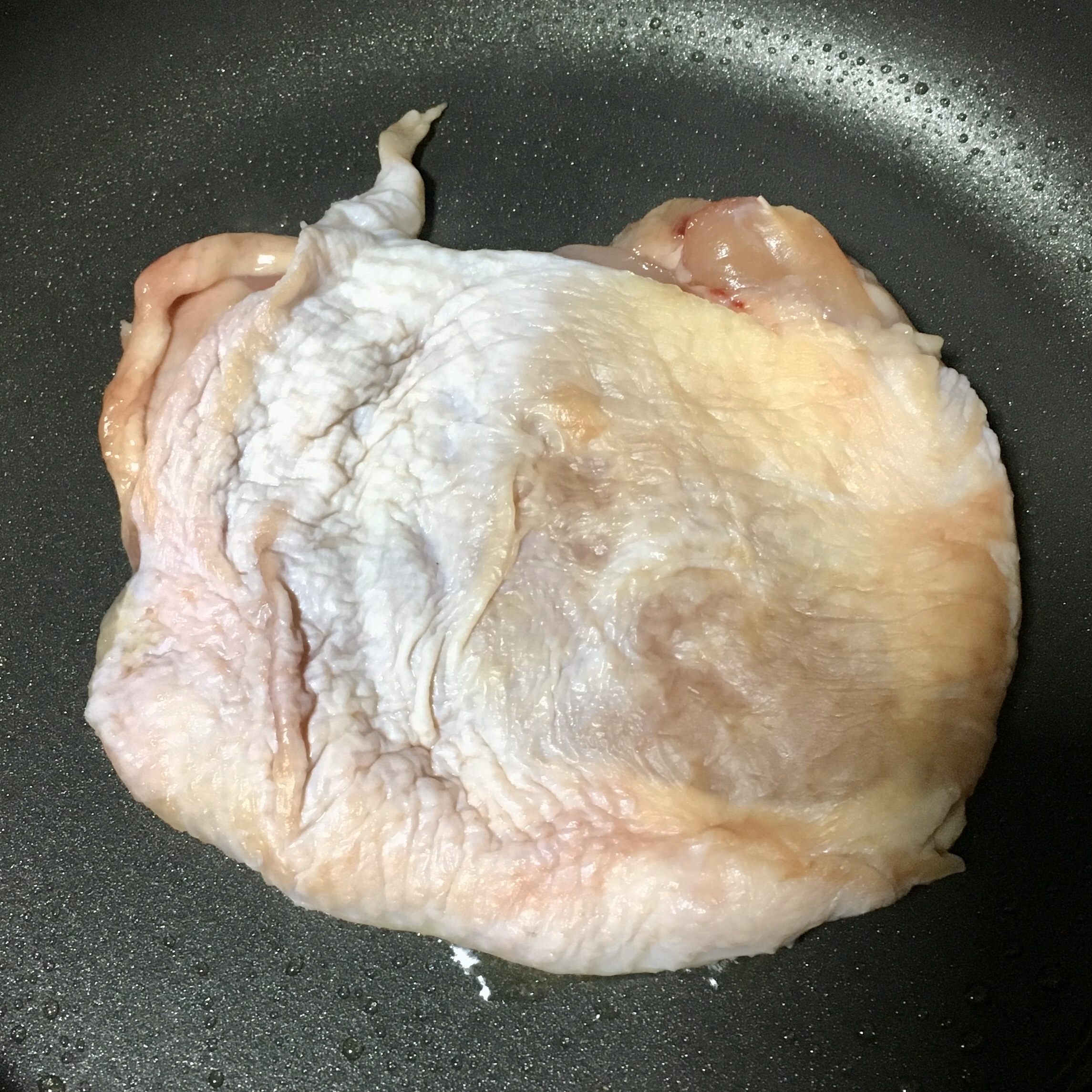 煎鸡腿肉的做法 步骤2