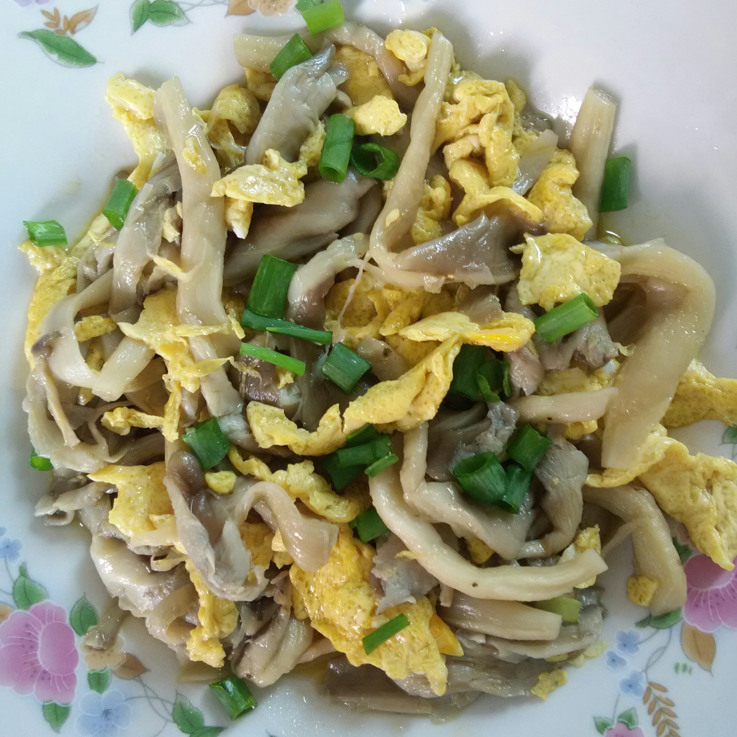 小小蝴蝶butterfly做的平菇炒鸡蛋