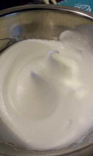 意式蛋白奶油霜的做法 步骤1