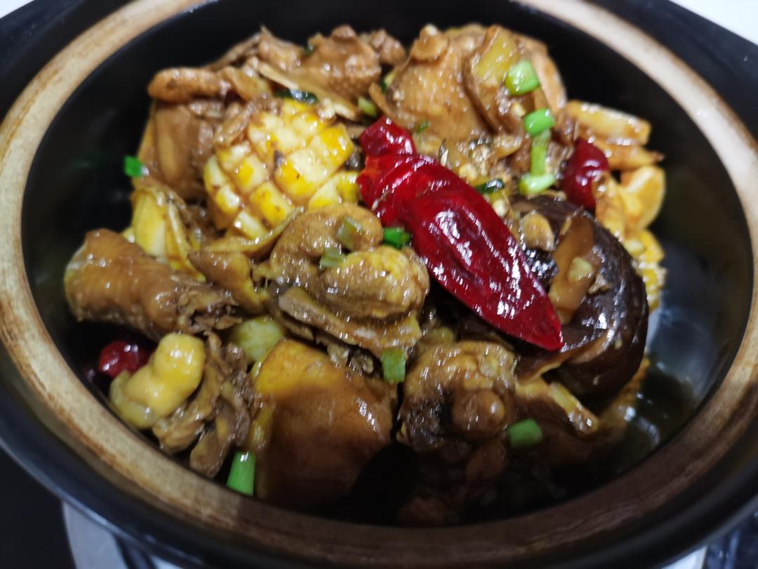 鲍鱼焖鸡煲
