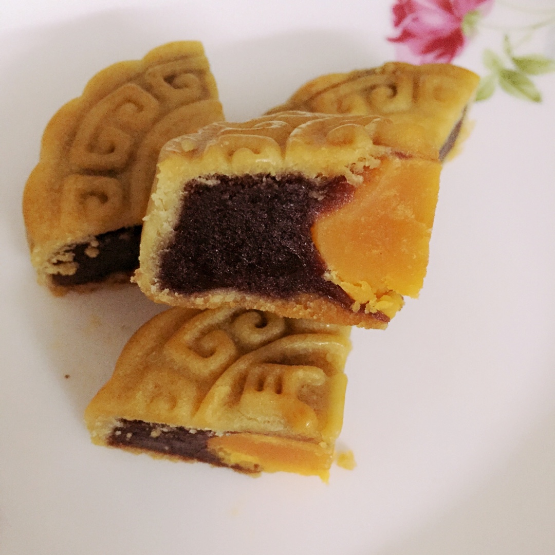 广式月饼——蛋黄莲蓉月饼
