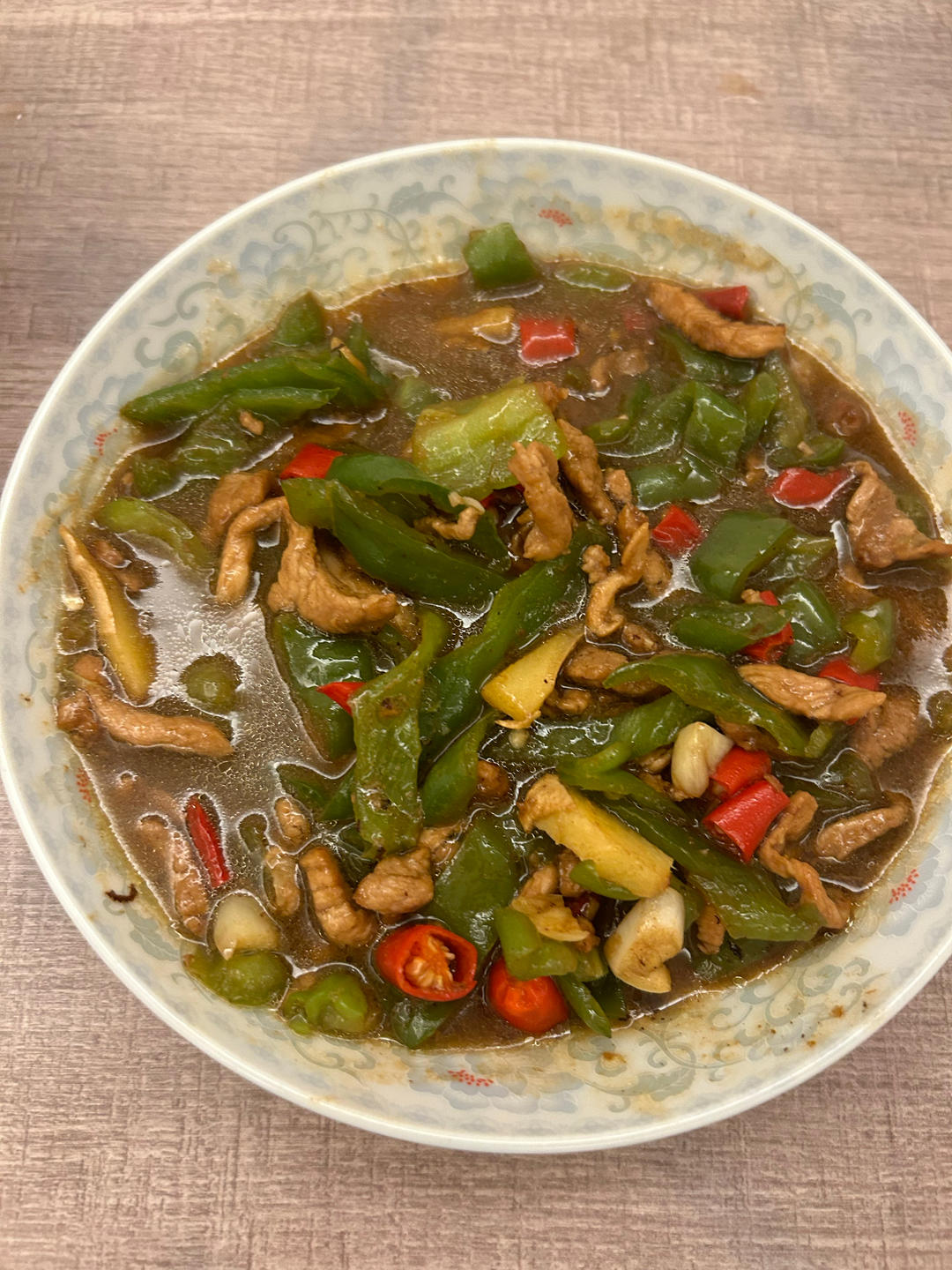 青椒肉丝，这样炒太好吃了。