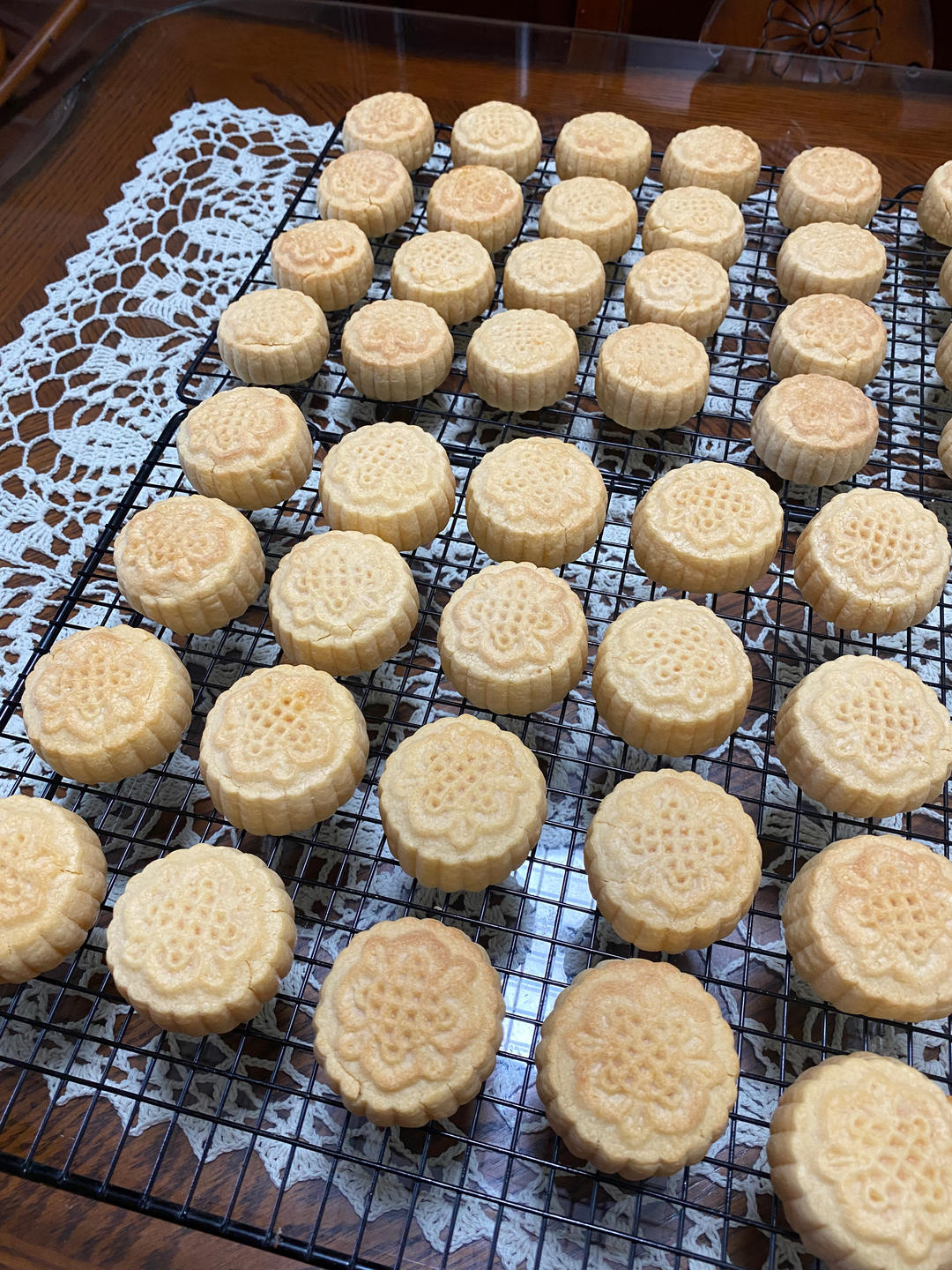 💃奶黄流心月饼——这是可以让你坐稳朋友圈厨霸位置的月饼🥮，没人点赞算我输👎