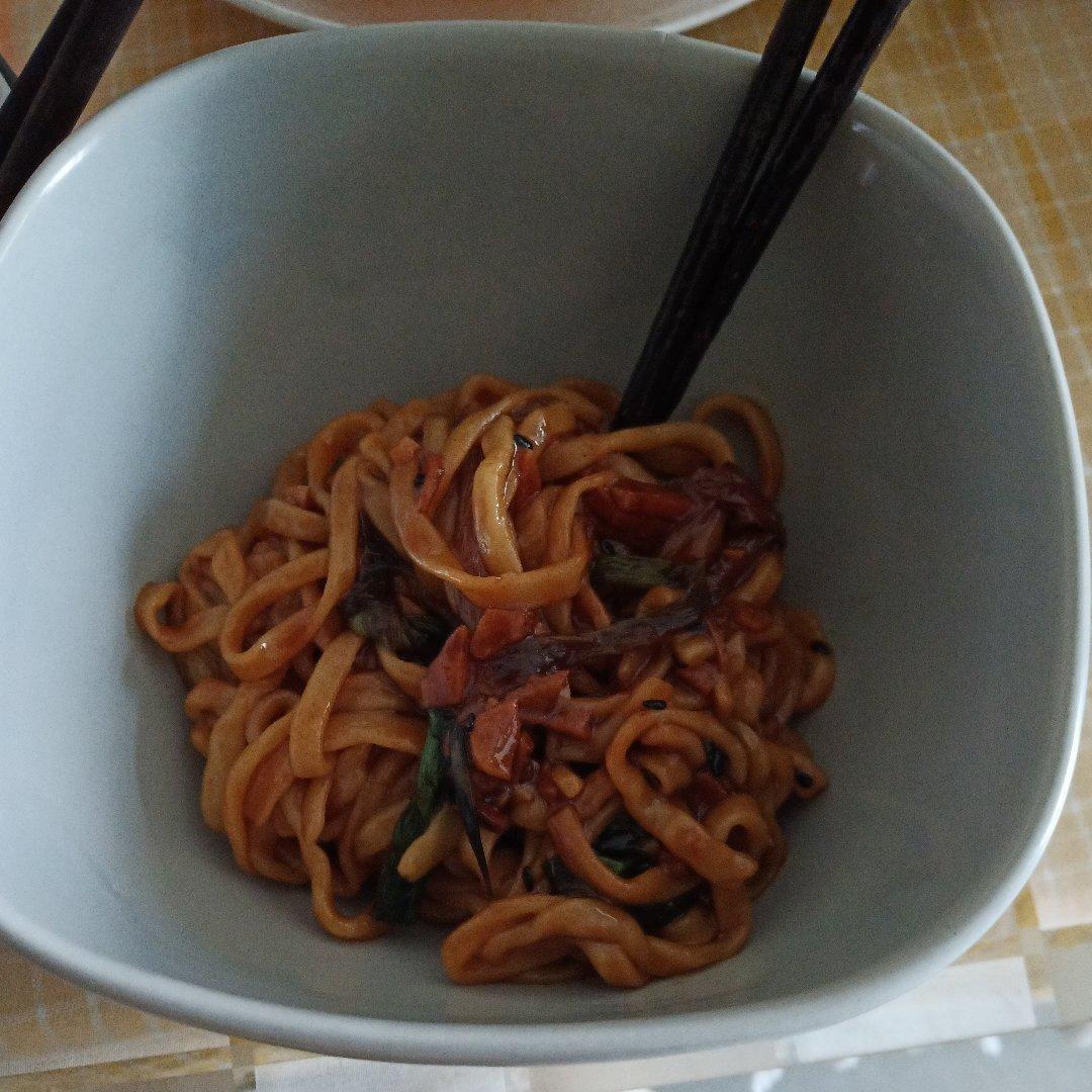 10分钟搞定的一碗葱油拌面