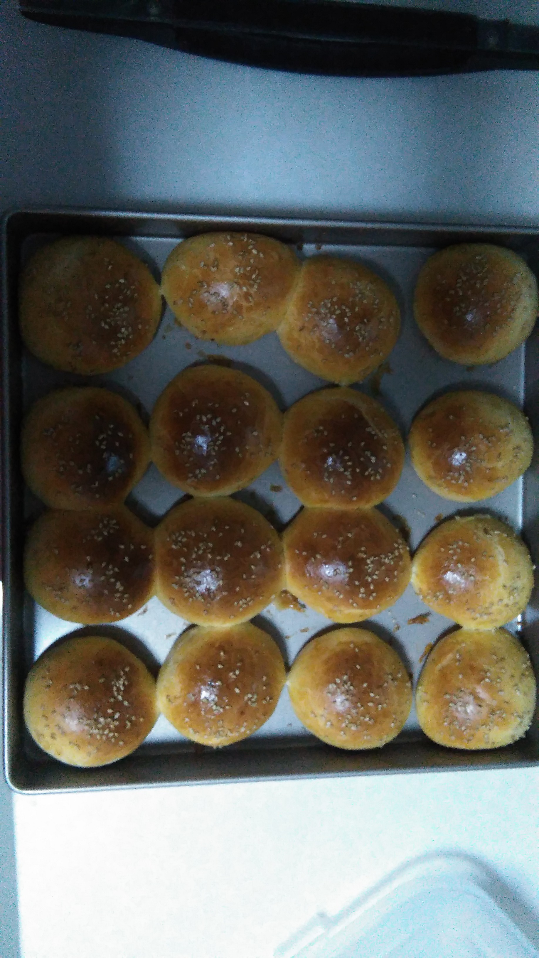 大人小孩都爱不释口的【蜂蜜牛奶小餐包】