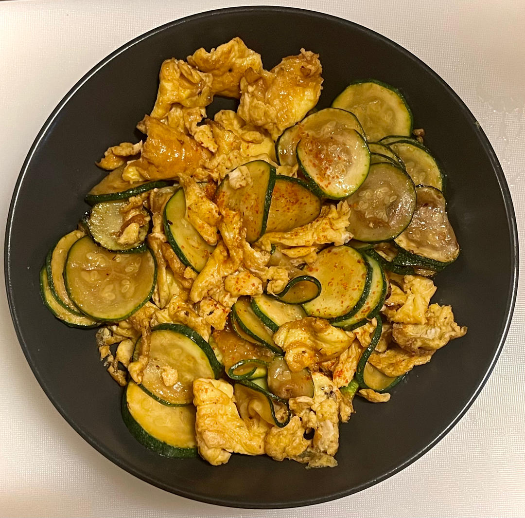 西葫芦炒鸡蛋(从不修图，拒绝夸张)