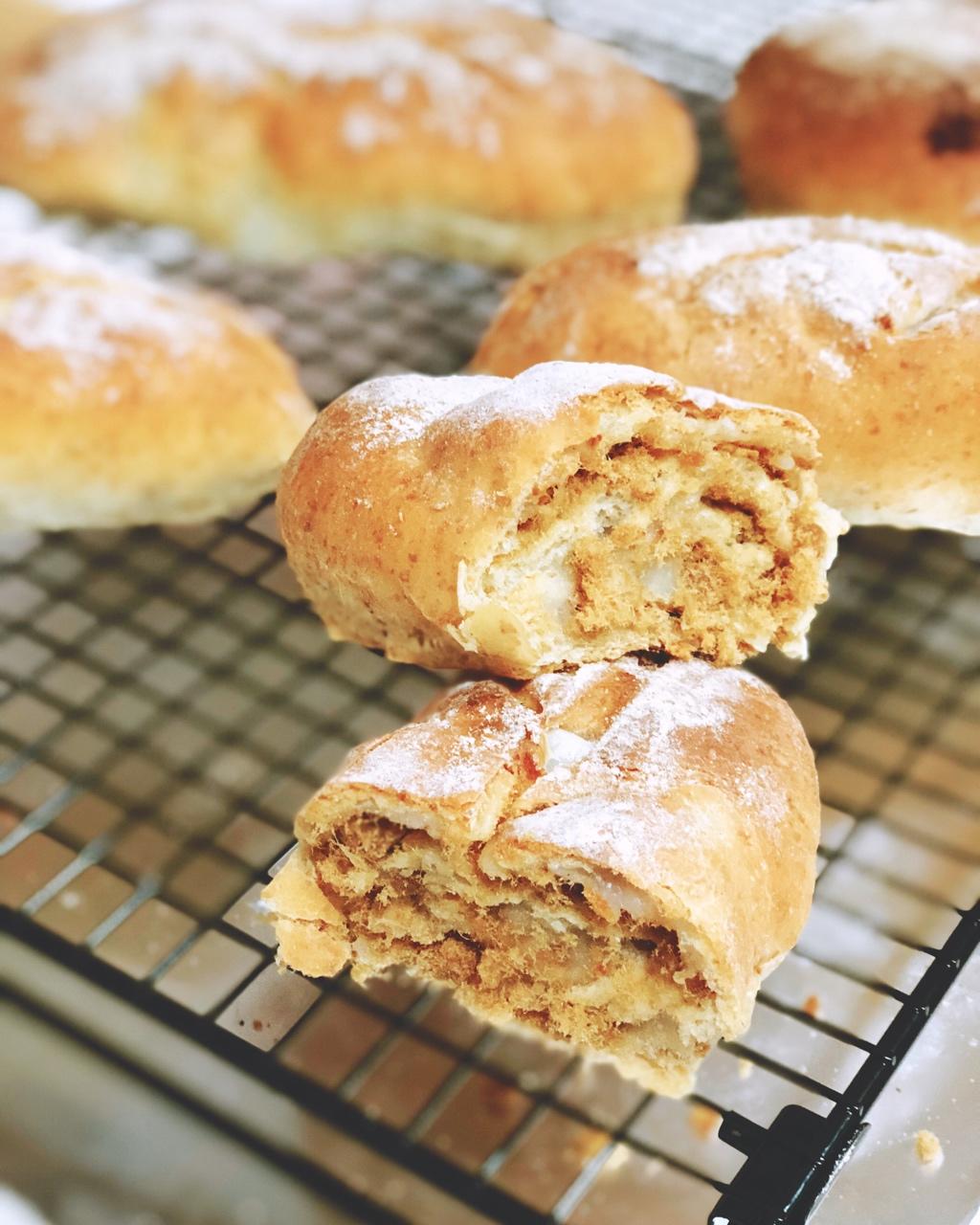 红豆/肉松麻薯软欧面包+石榴茶【曼食慢语】