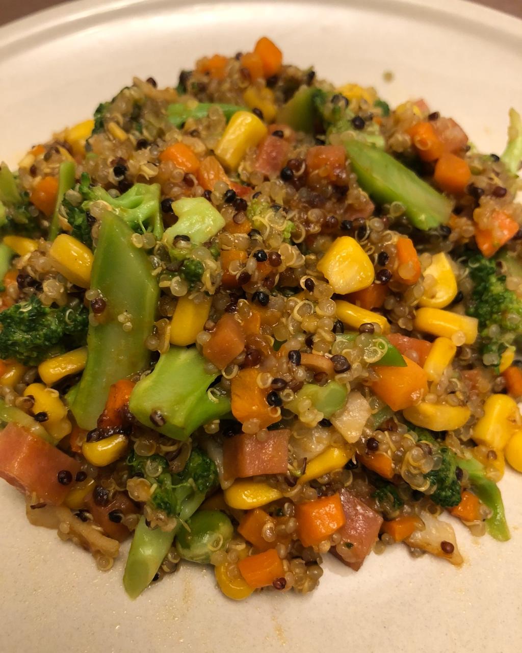 努力学习做菜的乖宝宝做的虾仁蔬菜炒藜麦