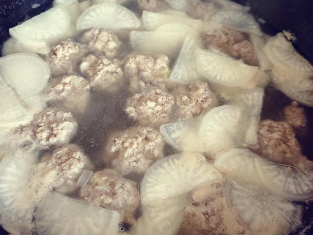 羊肉丸子萝卜汤
