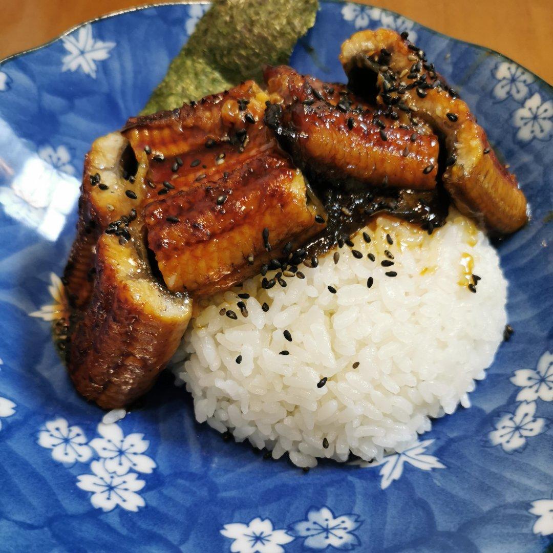蒲烧鳗鱼饭