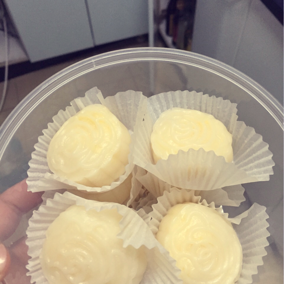 椰香芝士奶黄冰皮月饼