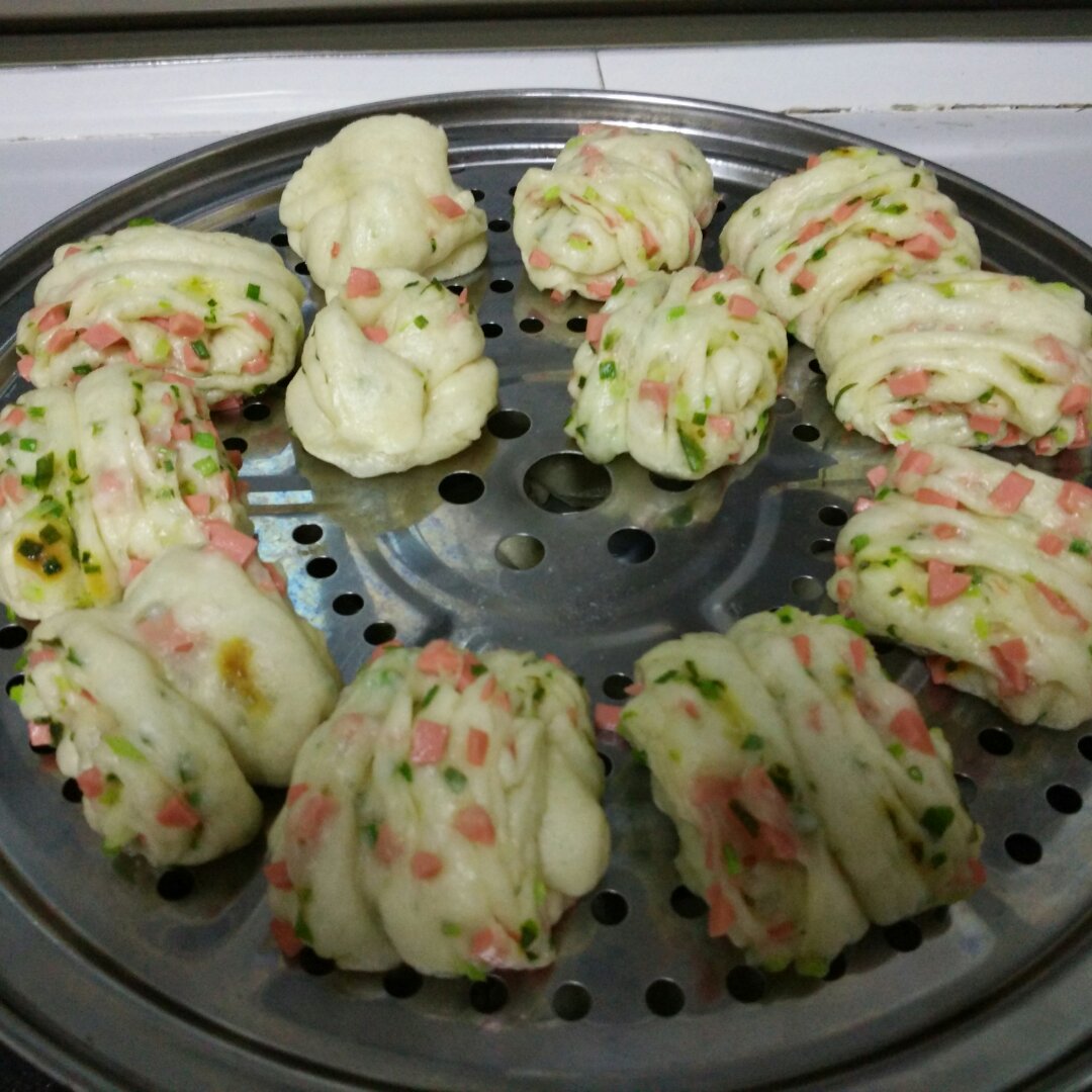 最好吃的火腿葱香花卷—附让葱不变黄的小窍门