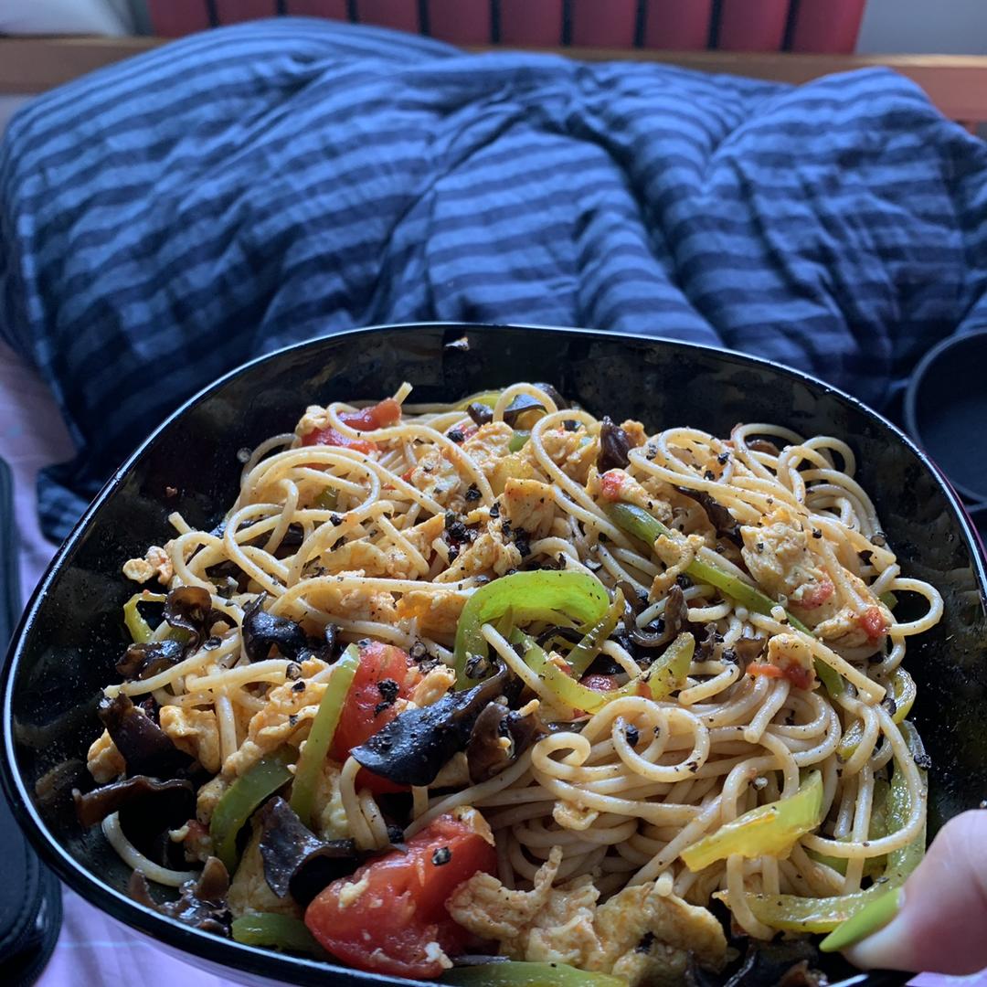 鸡蛋西红柿炒木耳辣椒