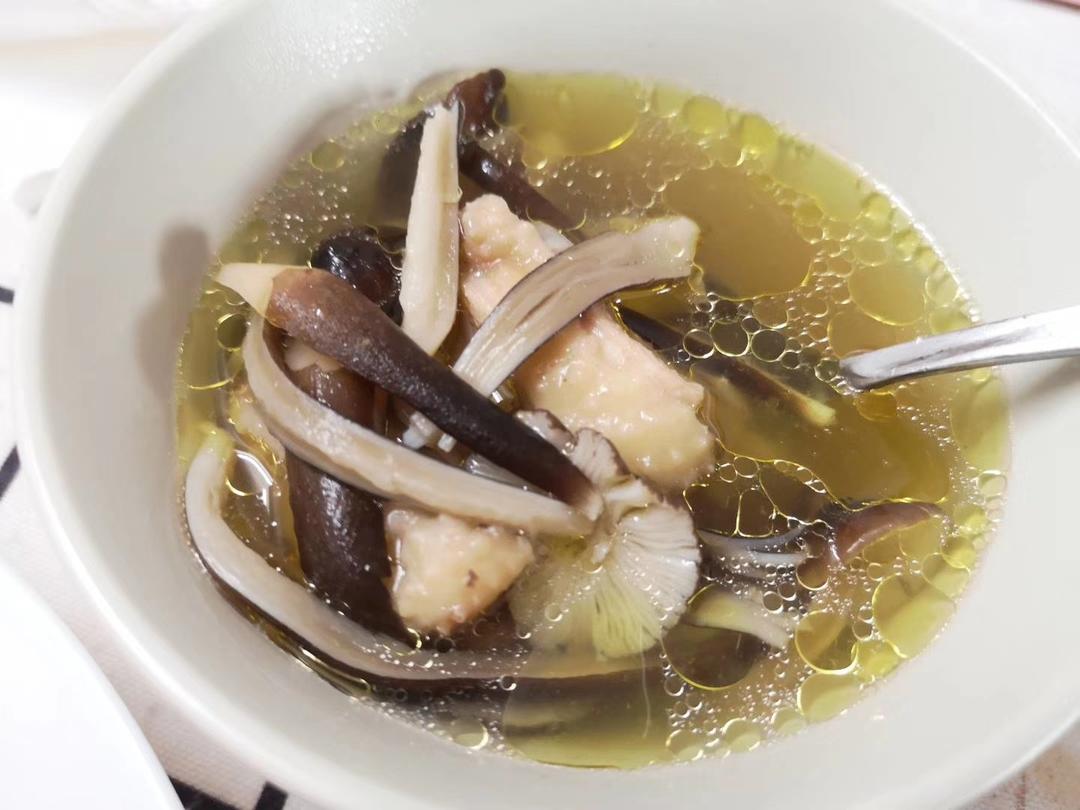 黑皮鸡枞菌鸡汤的做法