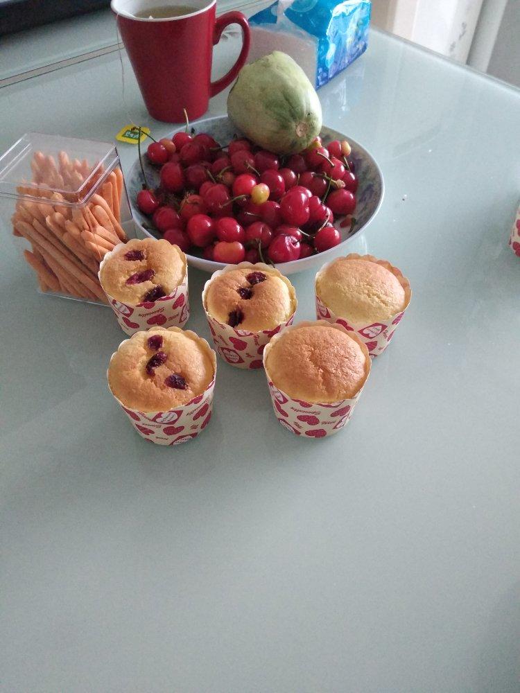 全蛋法打发原味海绵杯子蛋糕