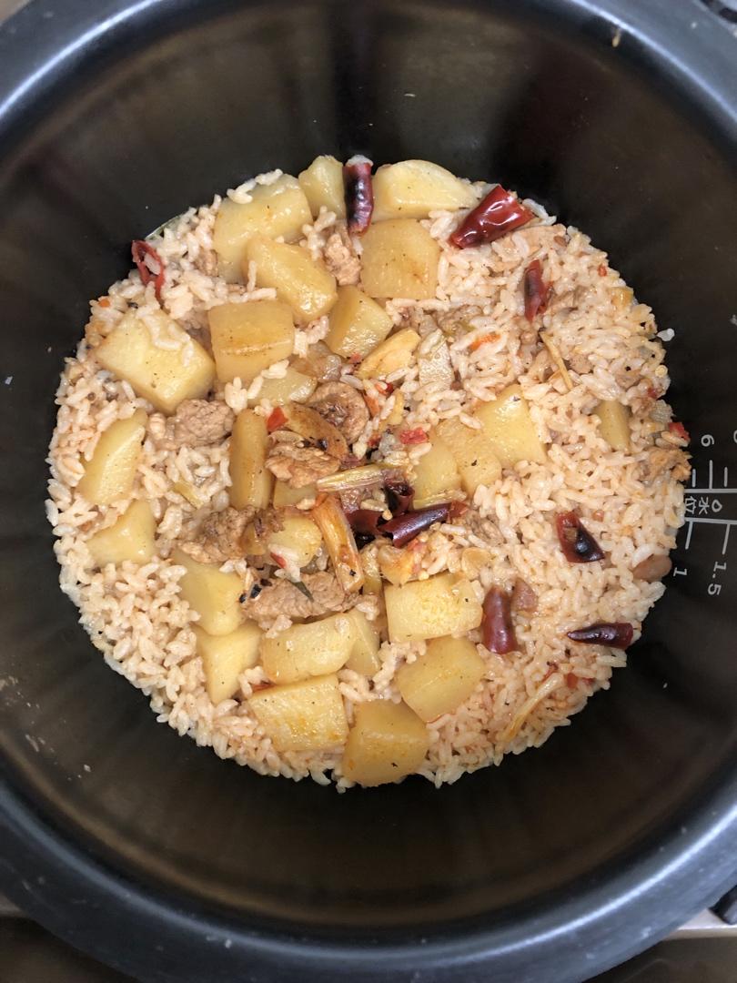 电饭锅排骨土豆焖饭