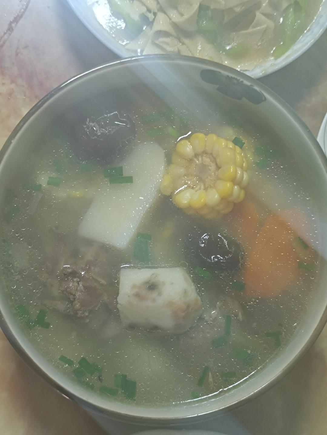 连吃三碗的玉米山药排骨汤