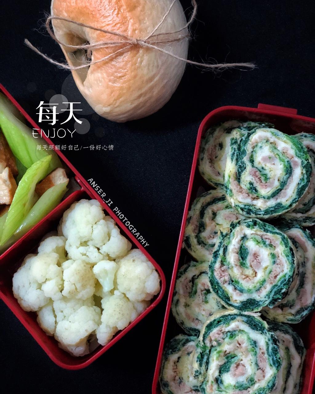 烟熏三文鱼菠菜蛋卷