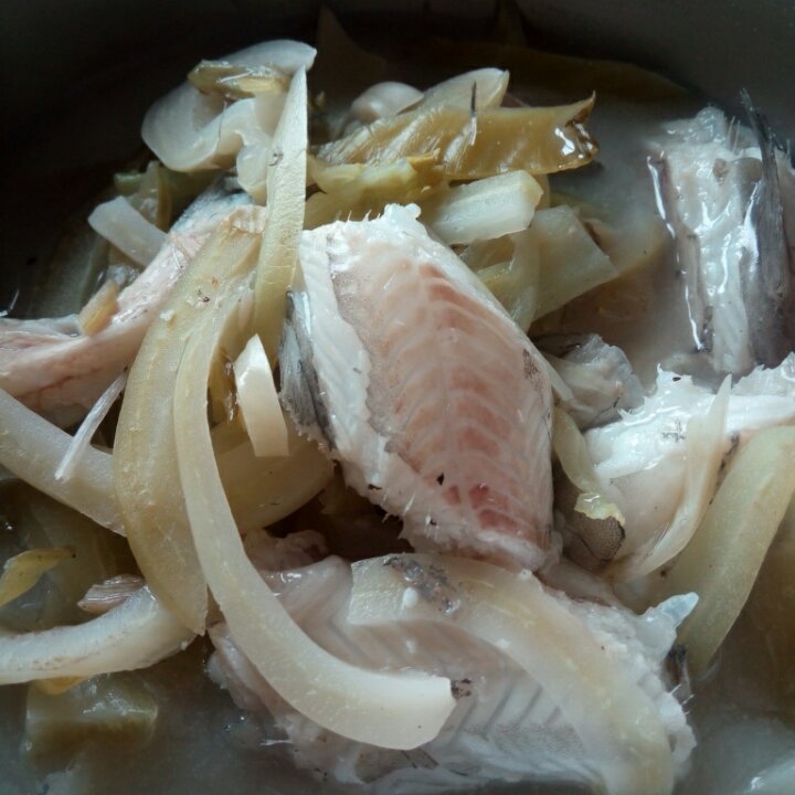 吃了饭的胖丁做的软骨鱼酸菜汤