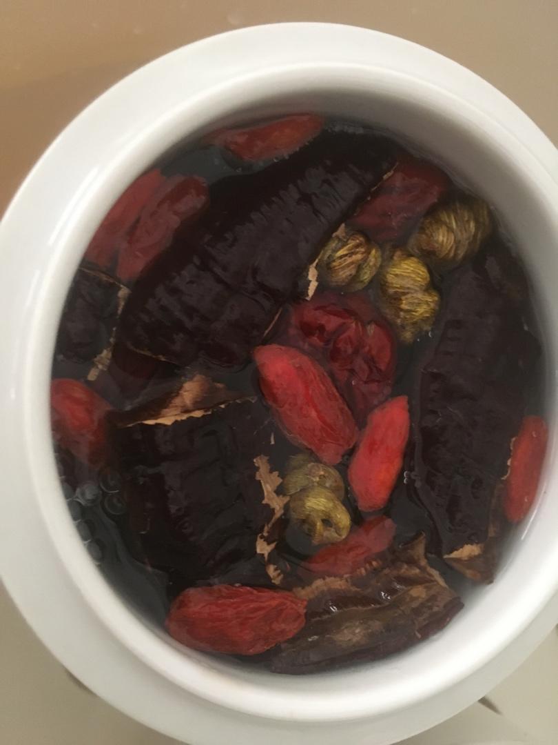 灵芝石斛竹丝鸡汤