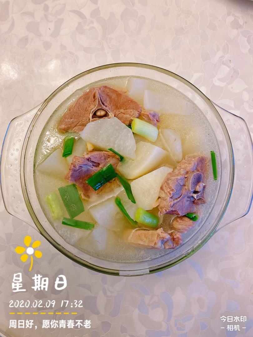 新鲜羊蝎子炖萝卜汤