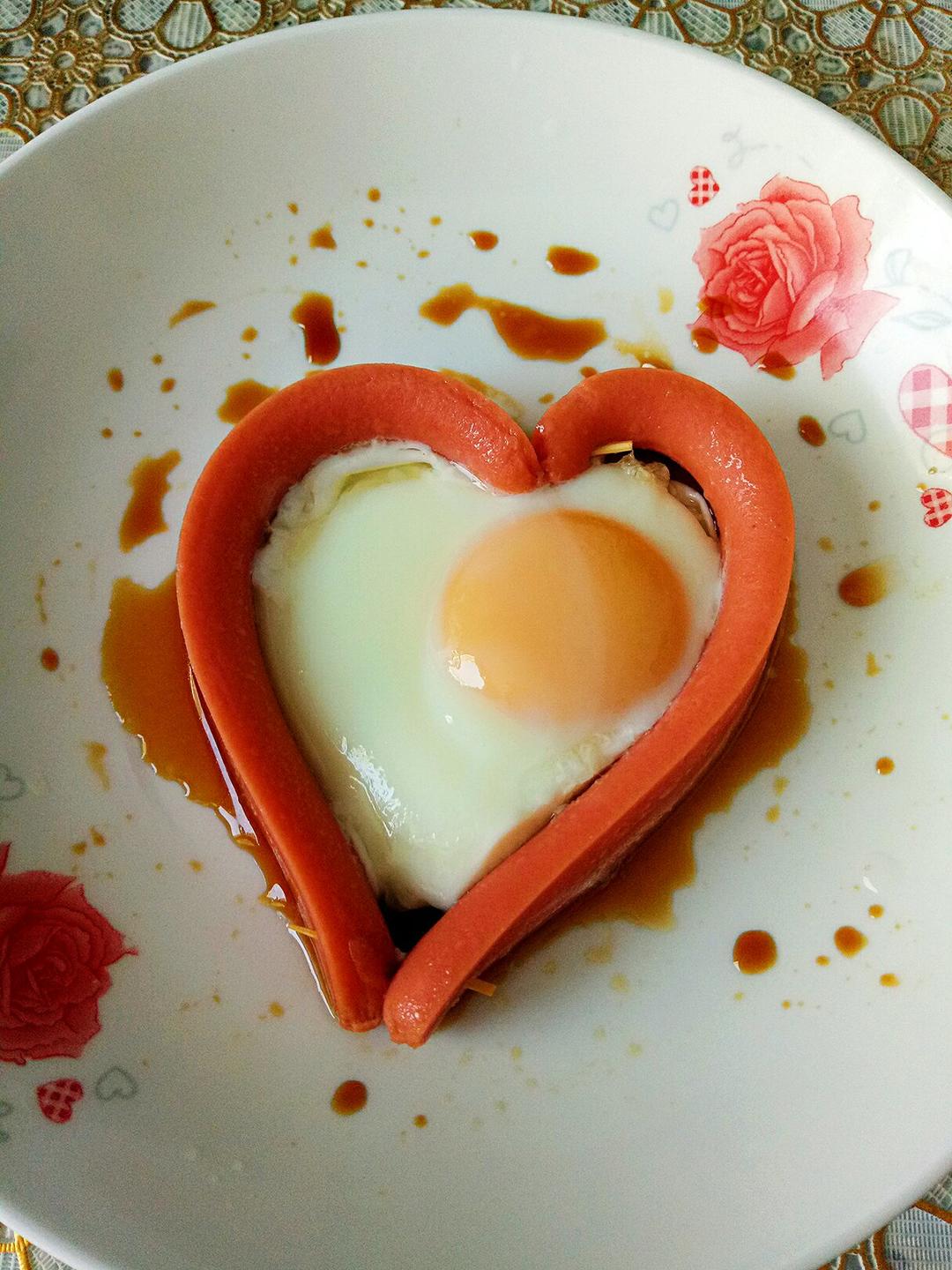 远远爱肥肥做的心形煎鸡蛋