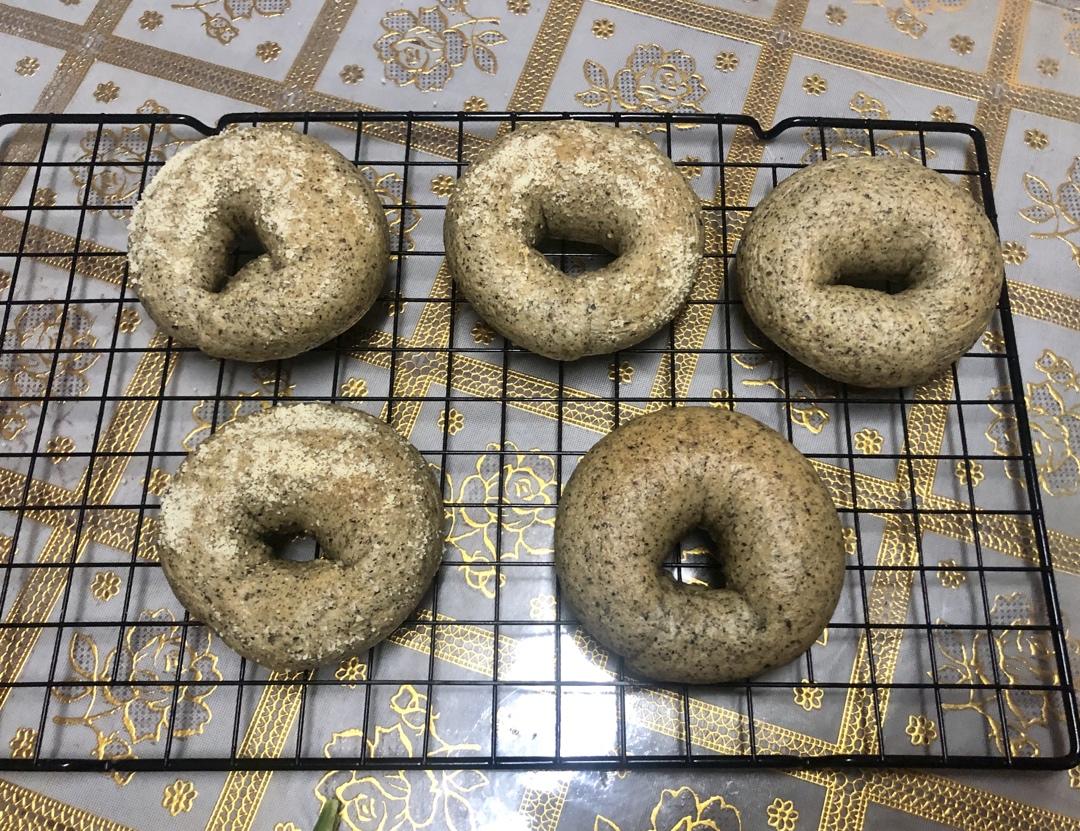 黑芝麻全麦贝果