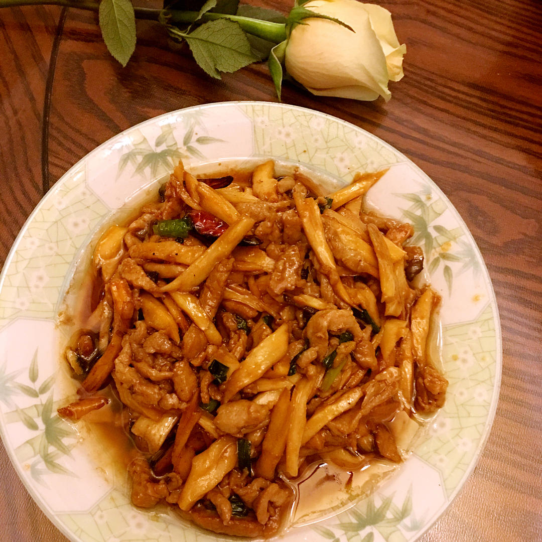鸡腿菇炒肉