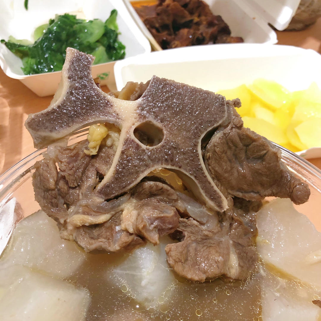 风闻非做的下面条超好吃的牛蝎子白萝卜汤