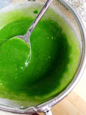 敲好喝又减肥的绿色蔬菜汁的做法 步骤3