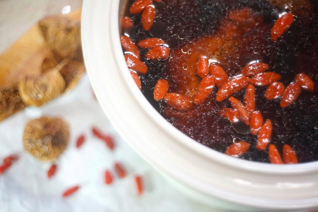 【汉美驰慢炖锅】无花果干莲藕骨头汤