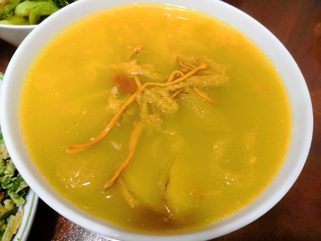 姣8o4t做的竹荪虫草花排骨汤