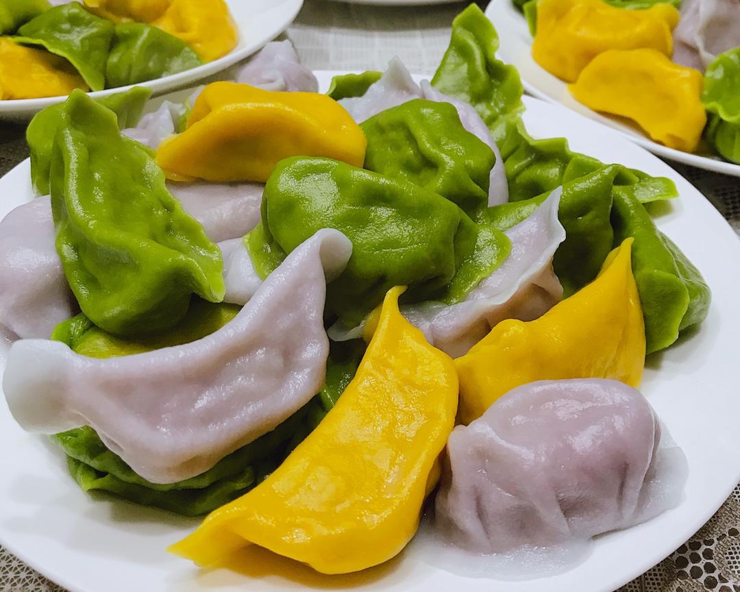 彩色水饺、猪肉大白菜馅饺子、蔬菜饺子