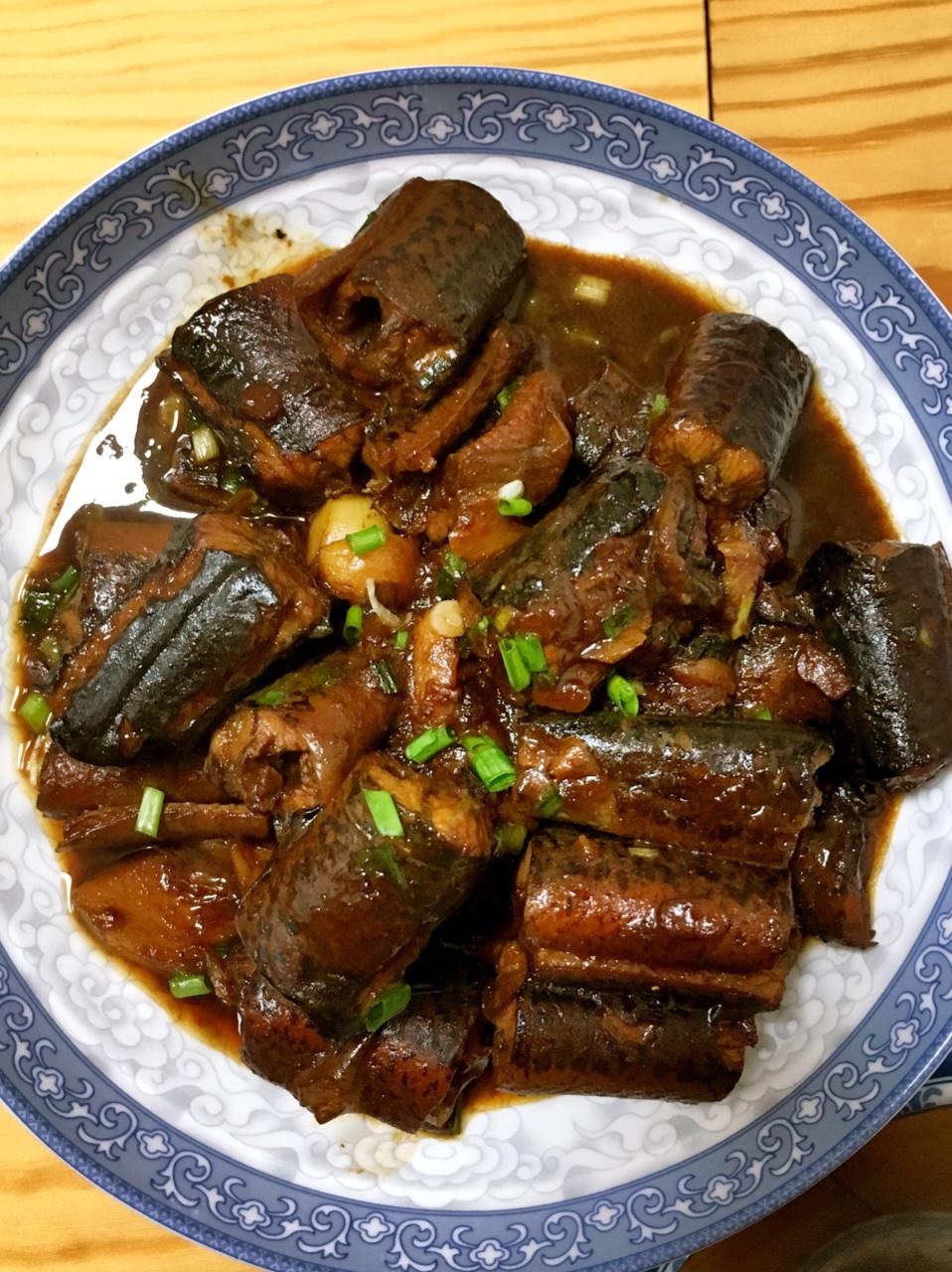 家常菜 大蒜烧鳝鱼 猫猫颖做的大蒜烧鳝鱼赞 鳝鱼,白皮蒜,姜,葱,老抽