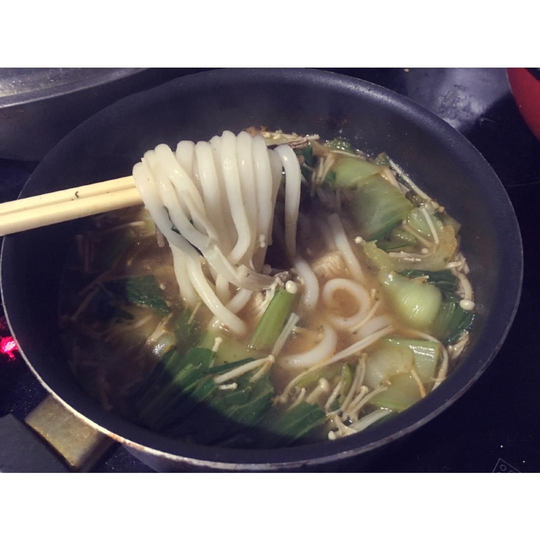 懒人的冬天—味噌乌冬面