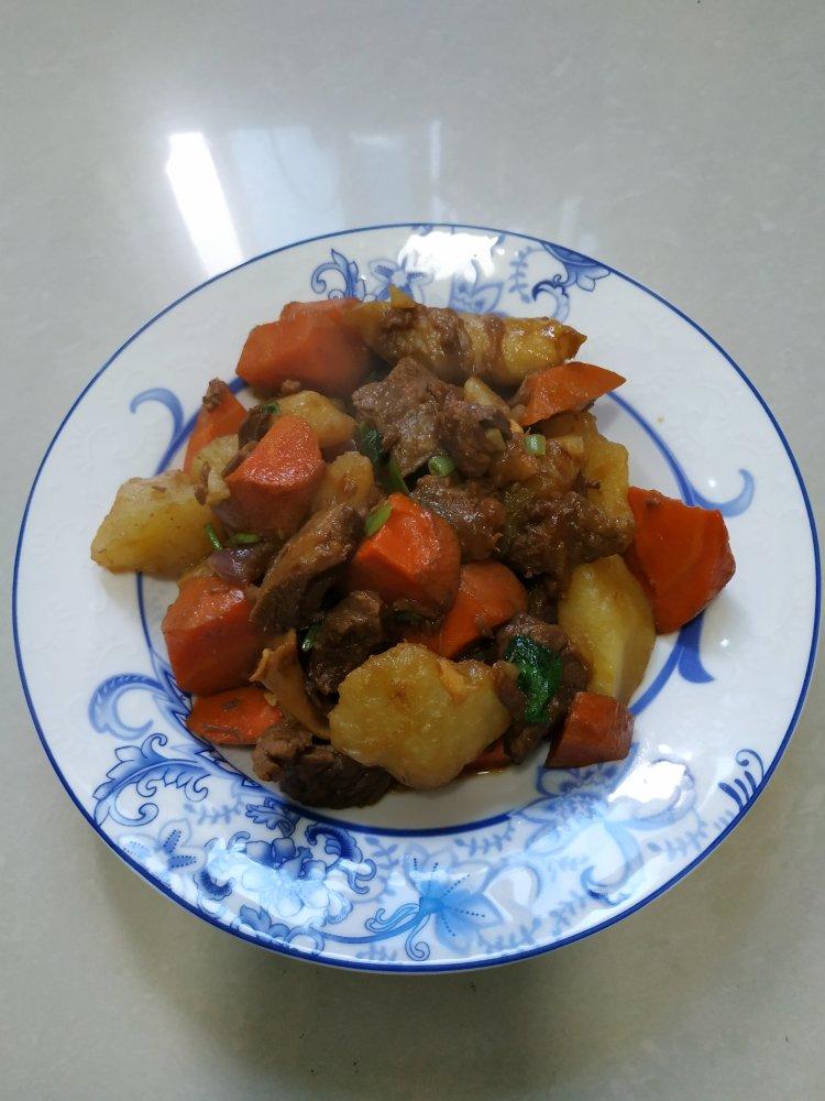 沙沙土豆胡萝卜炖牛肉