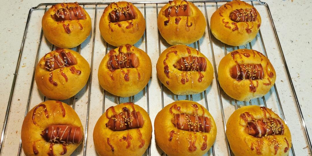 咸香美味‼️一口爆浆❗️黑椒迷你肠仔包