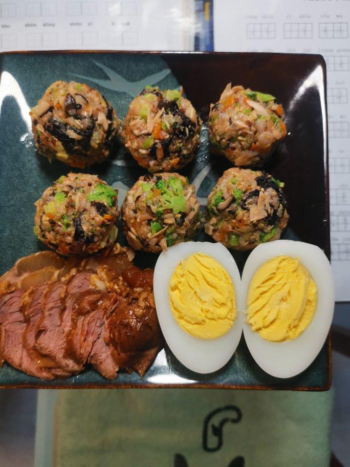 三色藜麦蔬菜饭团