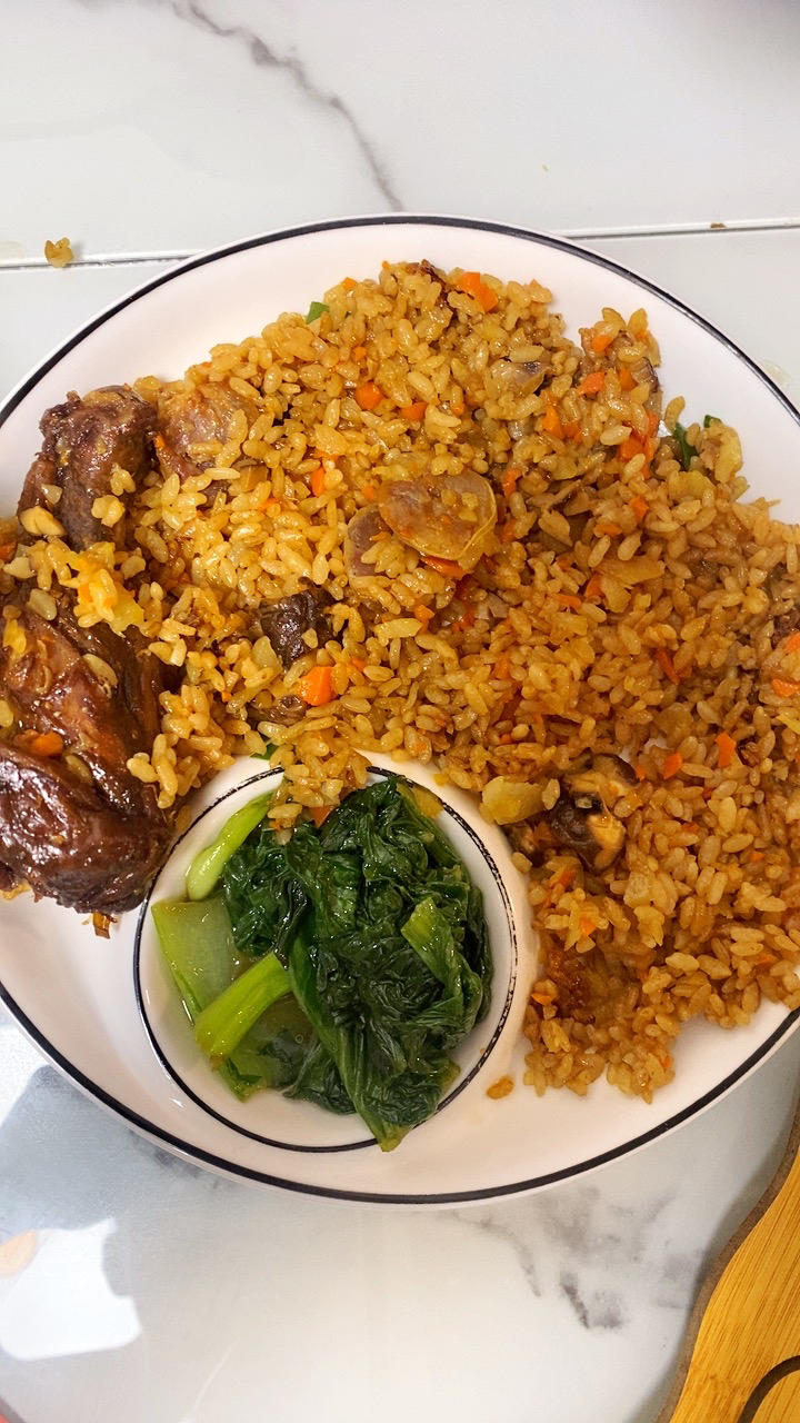 懒人必备～电饭煲腊肠焖饭