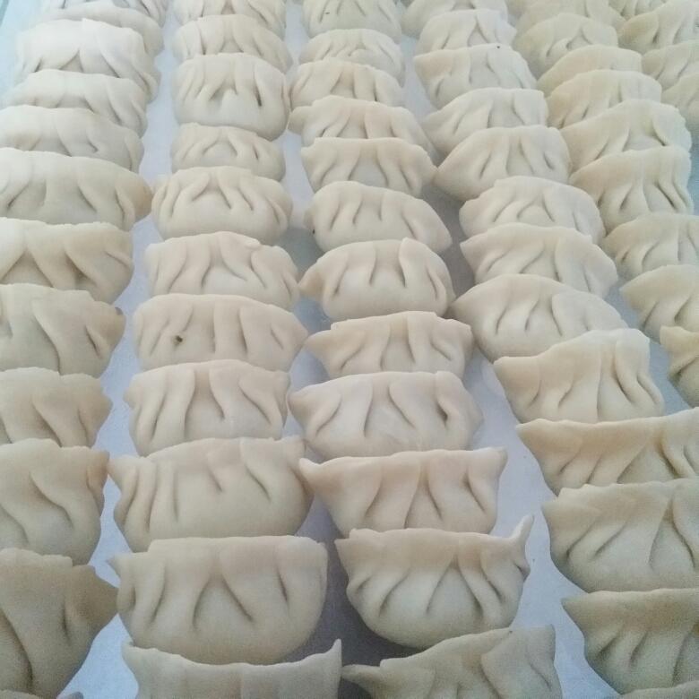 白菜猪肉饺子附带皮的做法