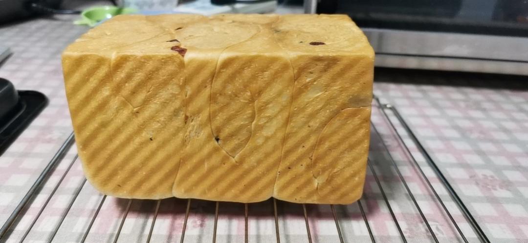 我最近每天做一个的葡萄干吐司，真的超松软好吃！